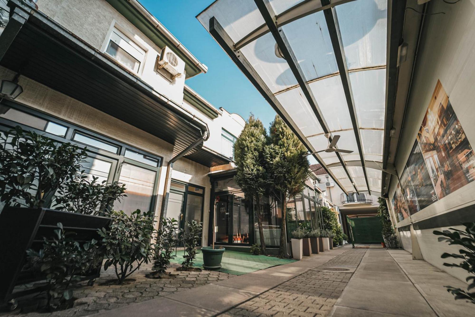 B&B Passage Sremska Mitrovica Buitenkant foto