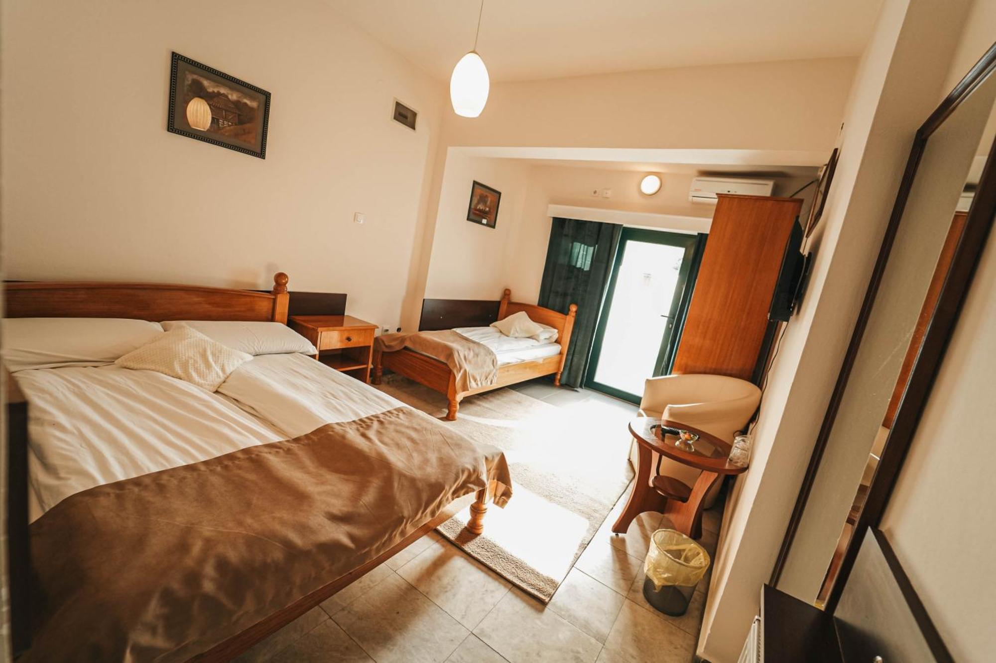 B&B Passage Sremska Mitrovica Buitenkant foto