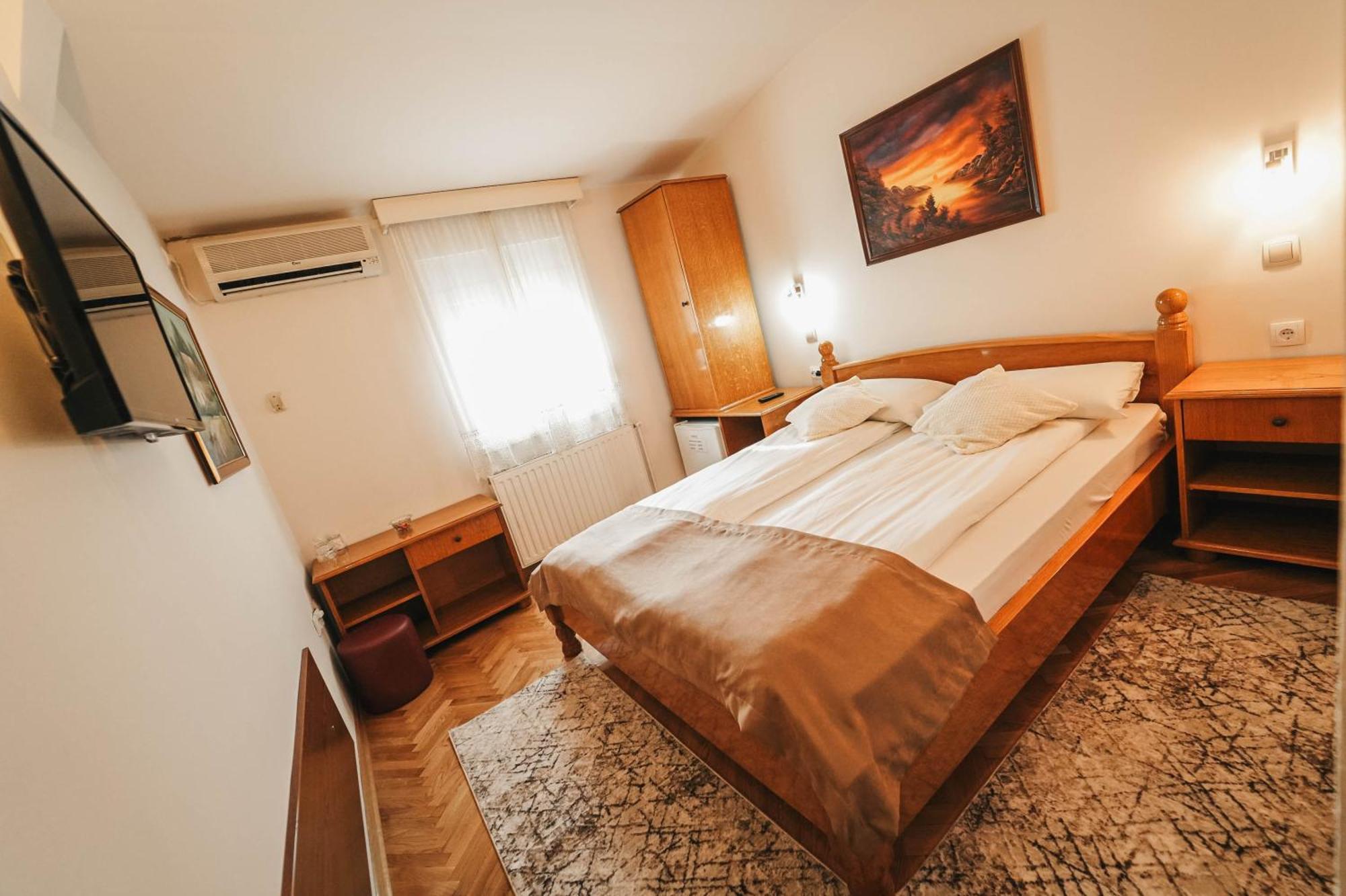 B&B Passage Sremska Mitrovica Buitenkant foto