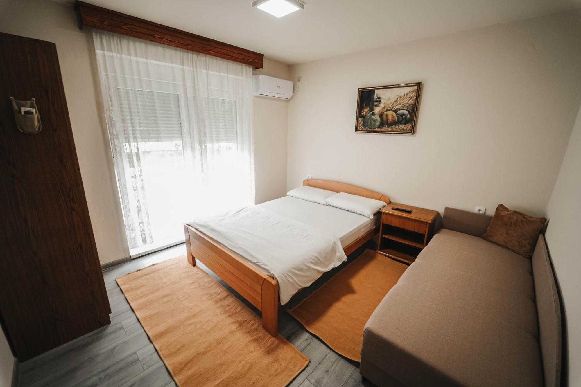 B&B Passage Sremska Mitrovica Buitenkant foto