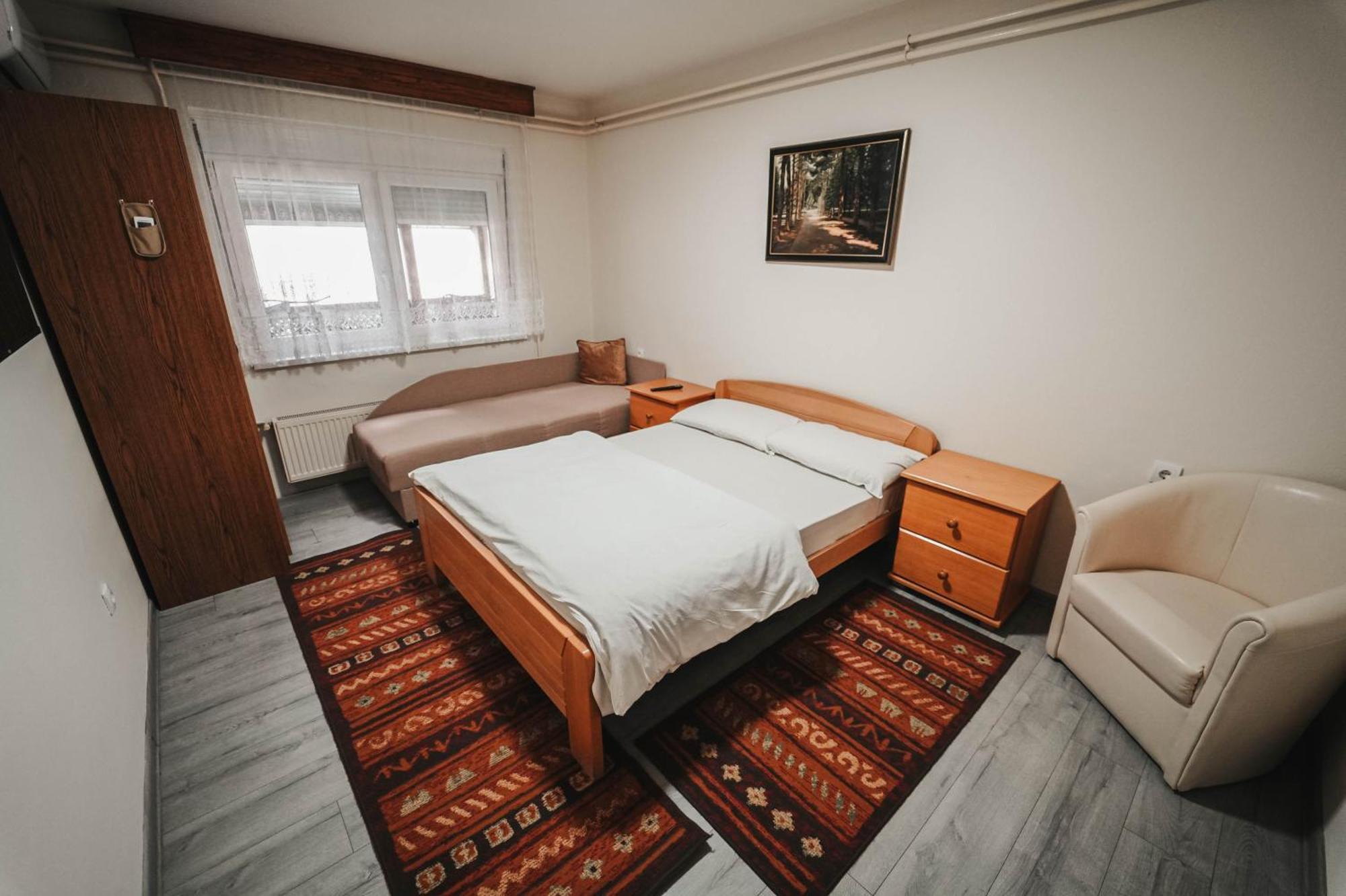 B&B Passage Sremska Mitrovica Buitenkant foto